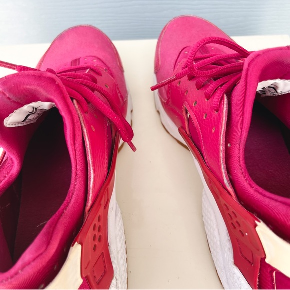 Nike Air Huarache Run Fuchsia Sneaker Shoes - Picture 6 of 11